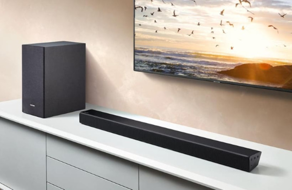 ¿Por qué debería colocar una barra de sonido frente a su televisor?